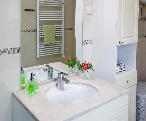 Holiday home Gardenia House