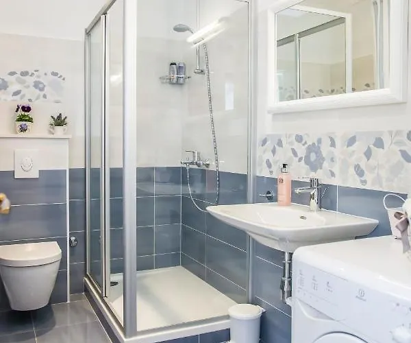 Gardenia House * Janjina